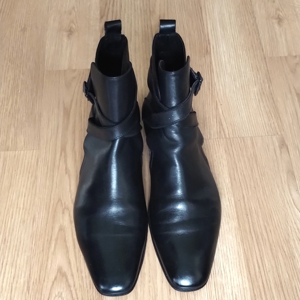 Kenneth Cole Men's leather boots size 11 Color Black.